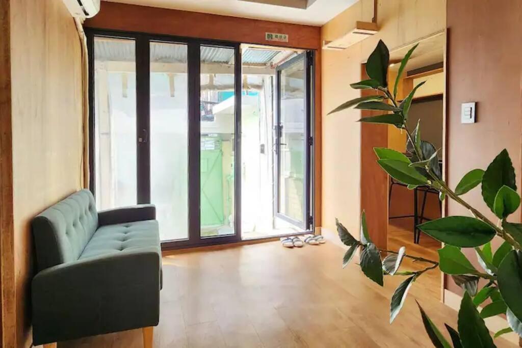 K-12 Hongdae 7min #sinchon 6min Apartment Seoul