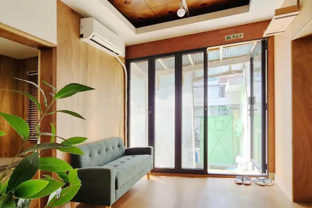 K-12 Hongdae 7min #sinchon 6min