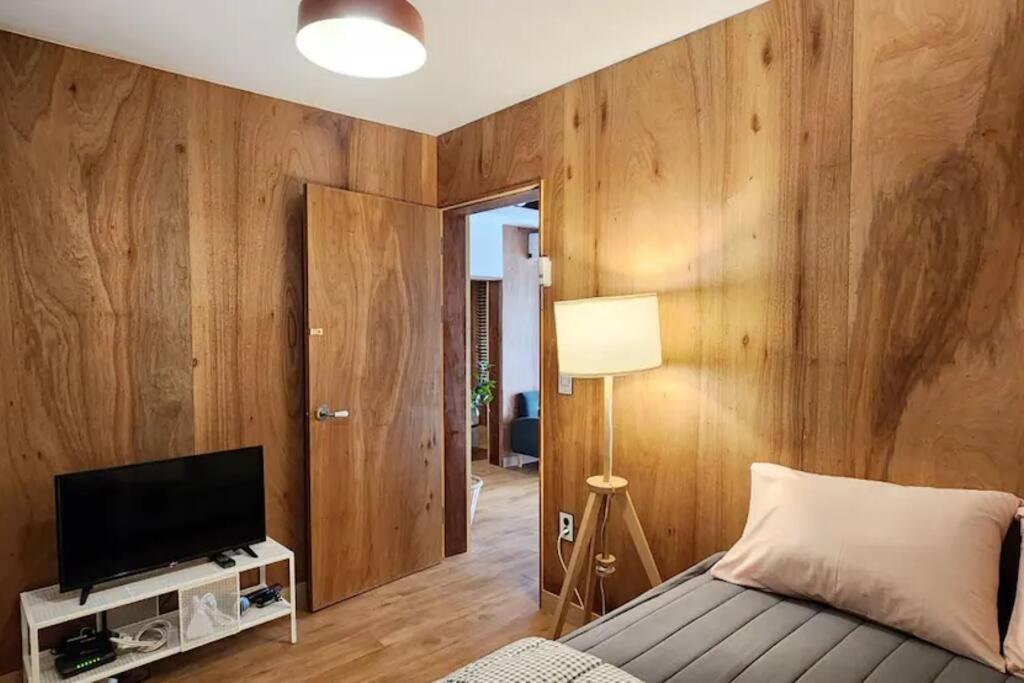K-12 Hongdae 7min #sinchon 6min * Seoul